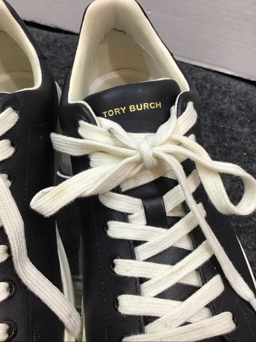 Tory Burch Black Leather Howell Low-Top lace up Sneakers 10M